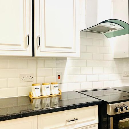 Cosy 2 Bedroom Apartment In Swiss Cottage. Londra Dış mekan fotoğraf