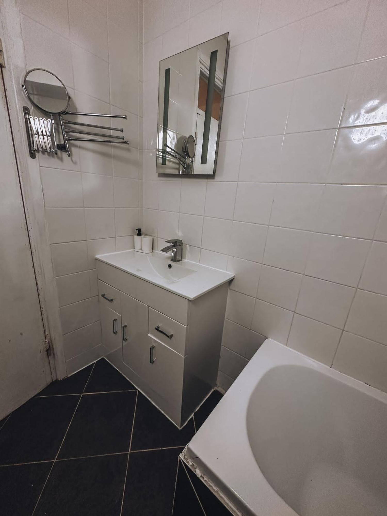 Cosy 2 Bedroom Apartment In Swiss Cottage. Londra Dış mekan fotoğraf